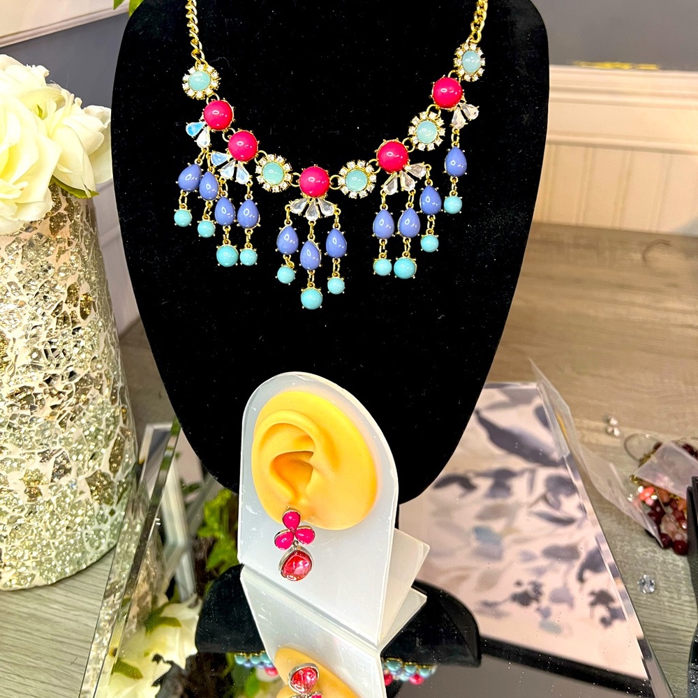 NWT statement necklace and clip earrings!!! Sooo bright and beautiful!!